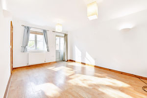 Living room- click for photo gallery